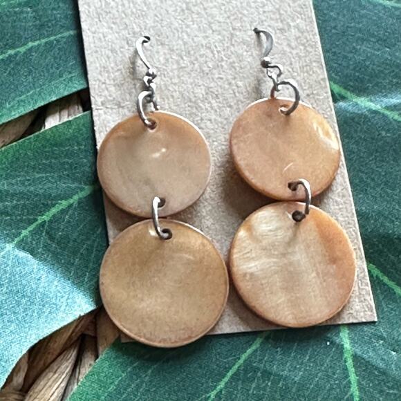 BOGO FREE MOP SHELL DANGLY EARRINGS - Picture 1 of 5